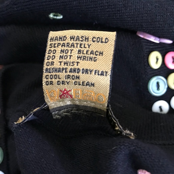 Adorable Buttons!  3/4 Sleeve Lightweight Cardigan - Picture 6 of 6